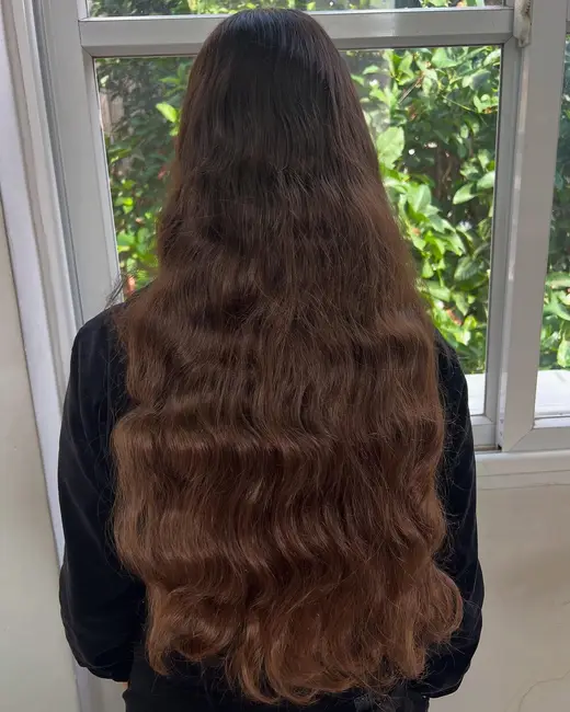שיער גלי וארוך לפני החלקה