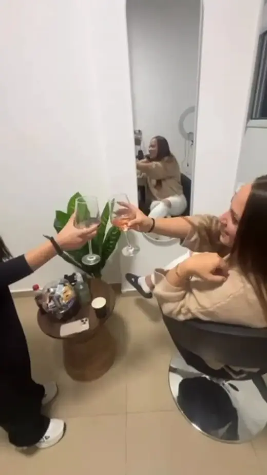 פינת הטיפולים והישיבה בסלון